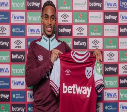 地铁上,哪吒的男生,引众人围观,亚博体育,亚博体育官网,亚博体育app,亚博体育下载